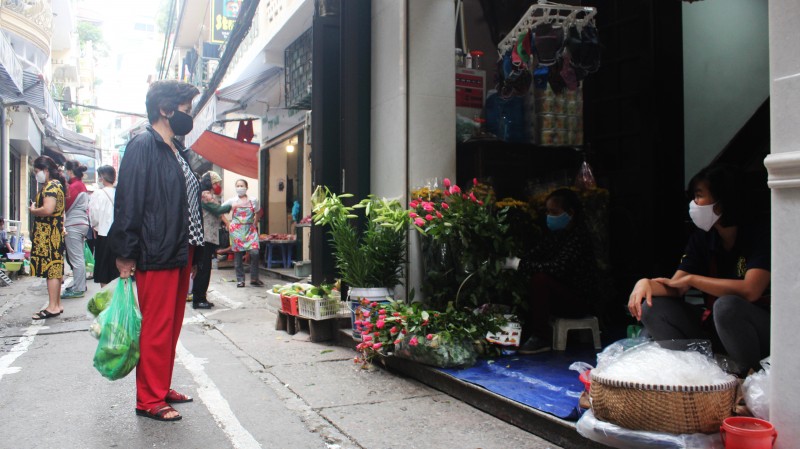 Tiểu thương, người dân chợ Yên Thái ủng hộ giãn cách chống dịch Covid-19