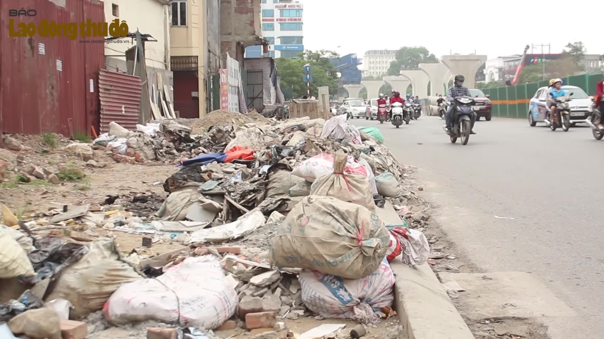 Người dân khốn khổ vì rác thải vây kín dự án vành đai 2