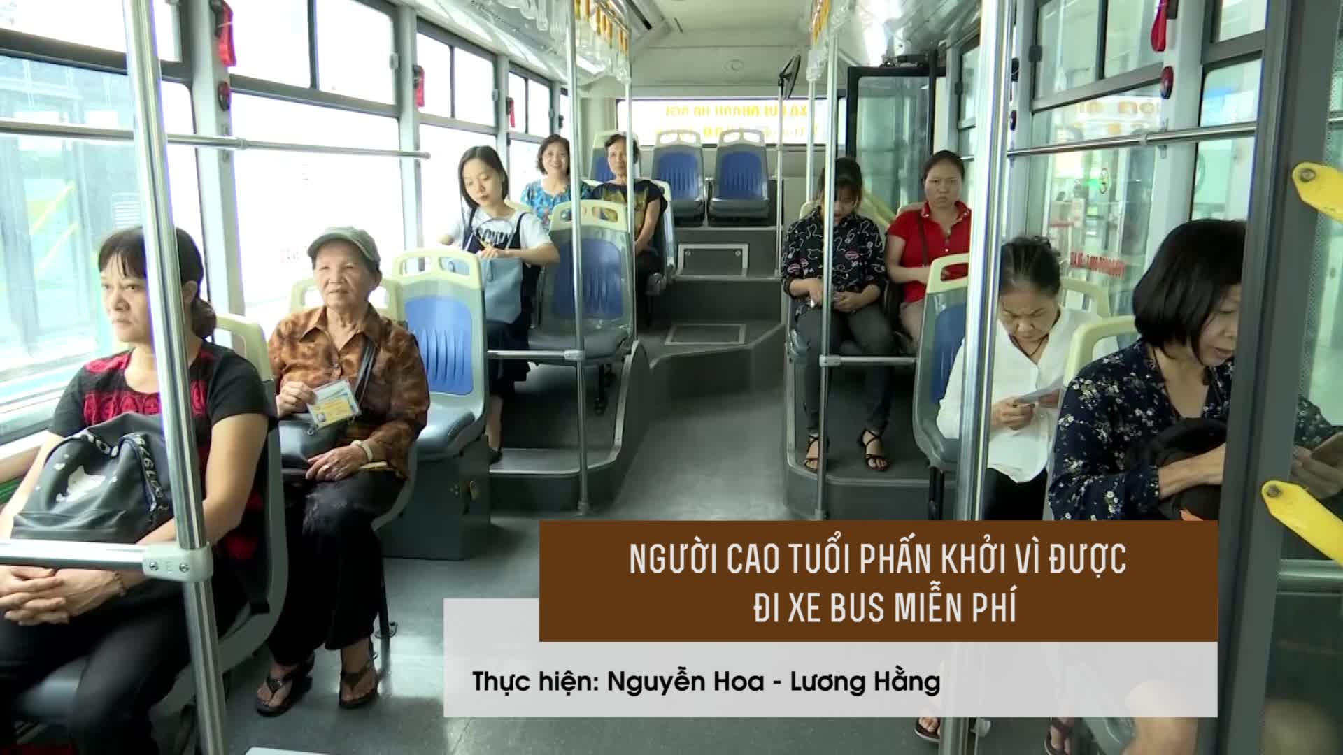 Người dân Hà Nội phấn khởi vì được cấp thẻ đi xe bus miễn phí