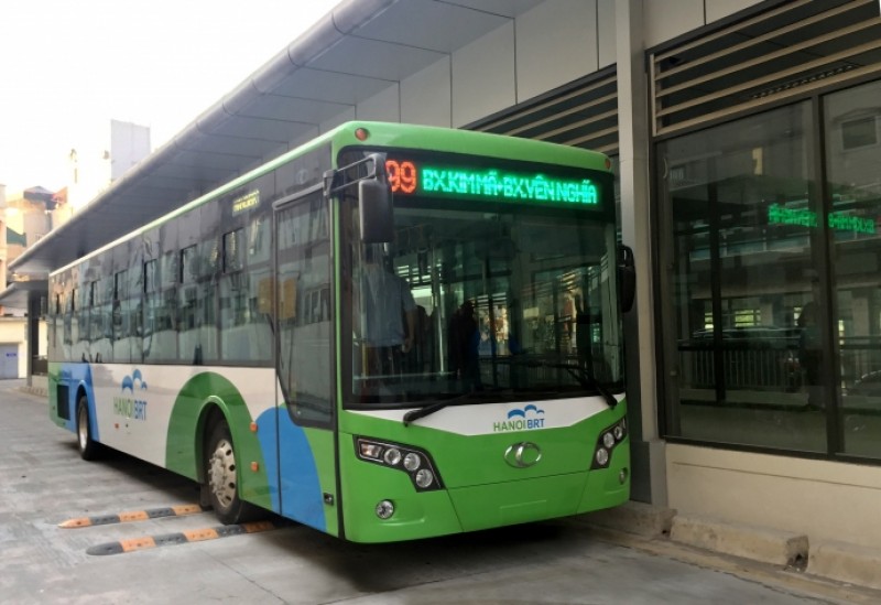 Xe buýt nhanh chạy thử trong bến Kim Mã