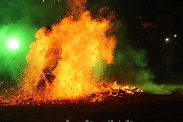 Lễ hội nhảy lửa của người Dao