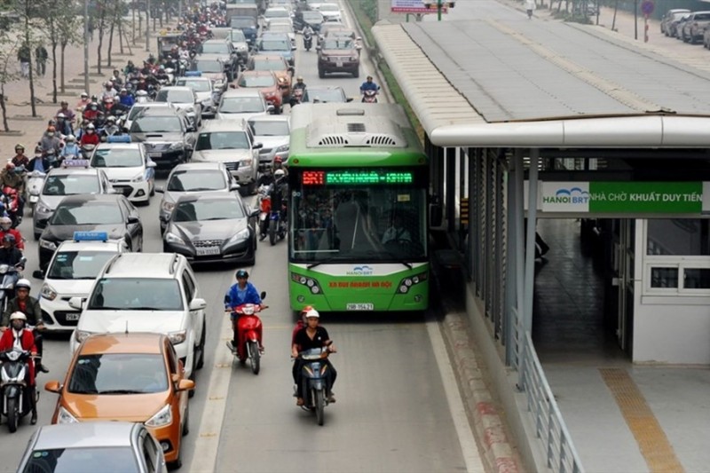 Giải pháp nào xử lý dứt điểm vi phạm lấn làn buýt BRT?