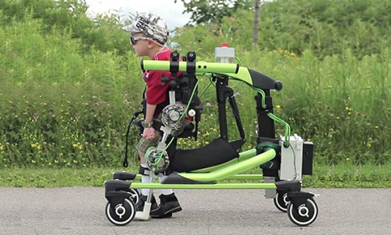 Robot hỗ trợ trẻ khuyết tật vận động